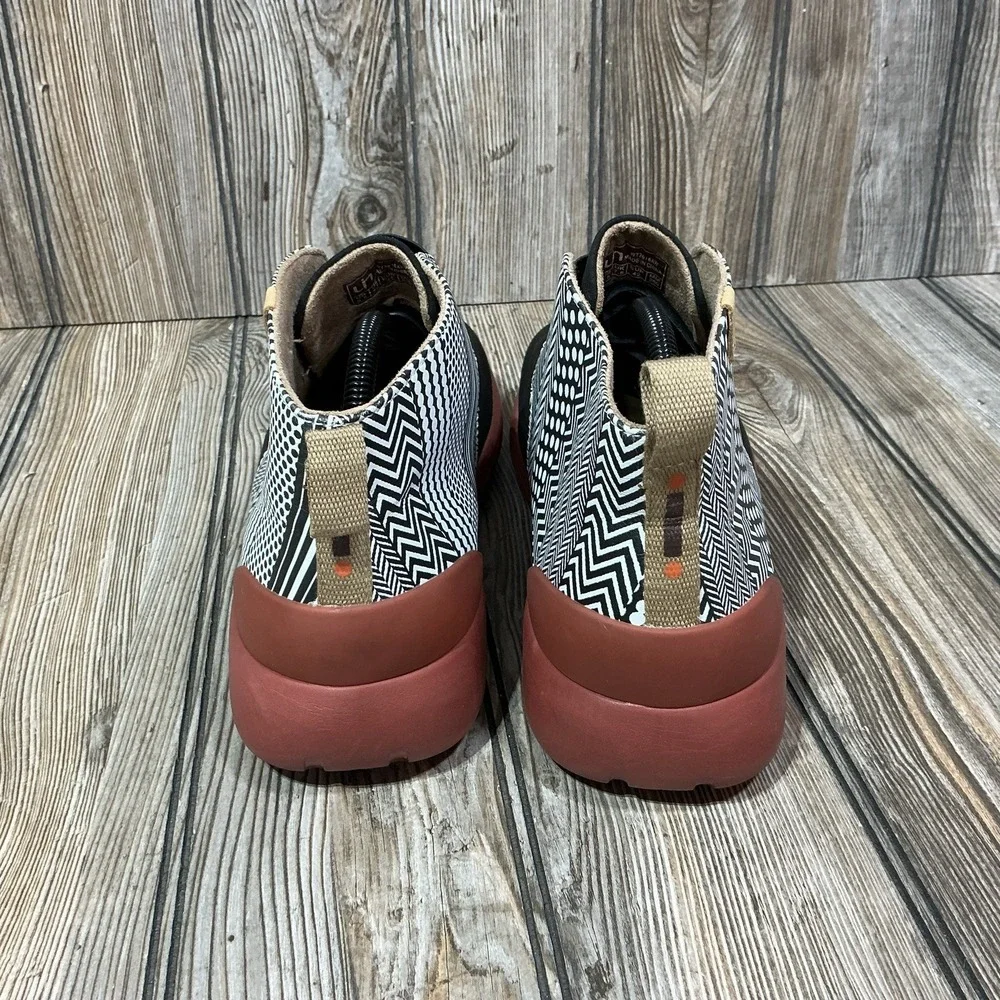 UIN rare boots